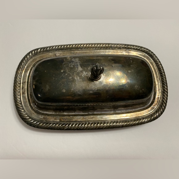 Vintage WM Rogers Silver-Plated Butter Dish - Picture 11 of 12